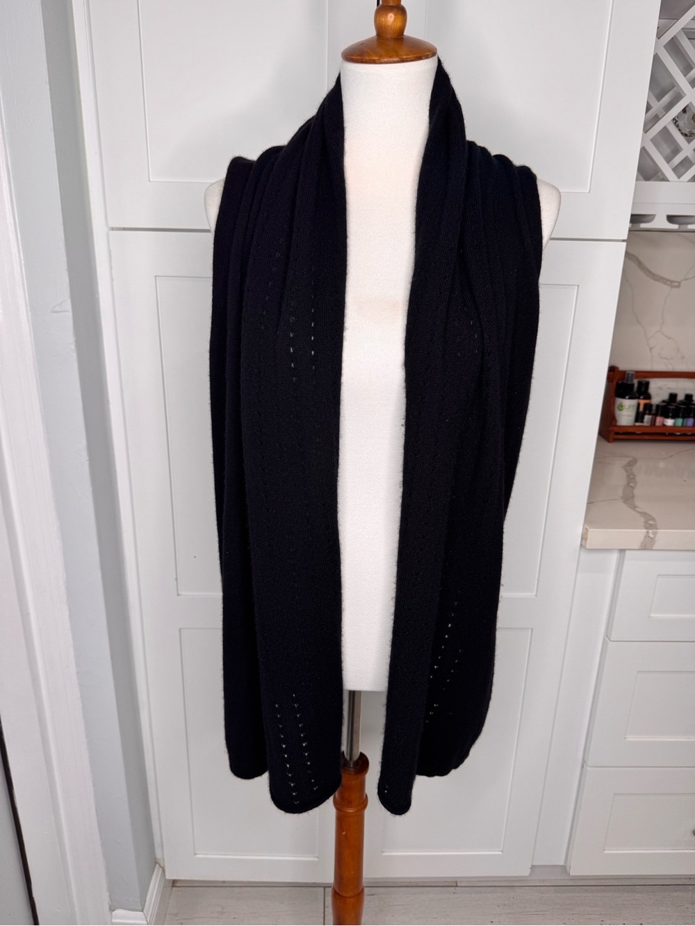 Neiman Marcus 100% Cashmere Black Sleeveless Sweater Cardigan Vest Size Medium